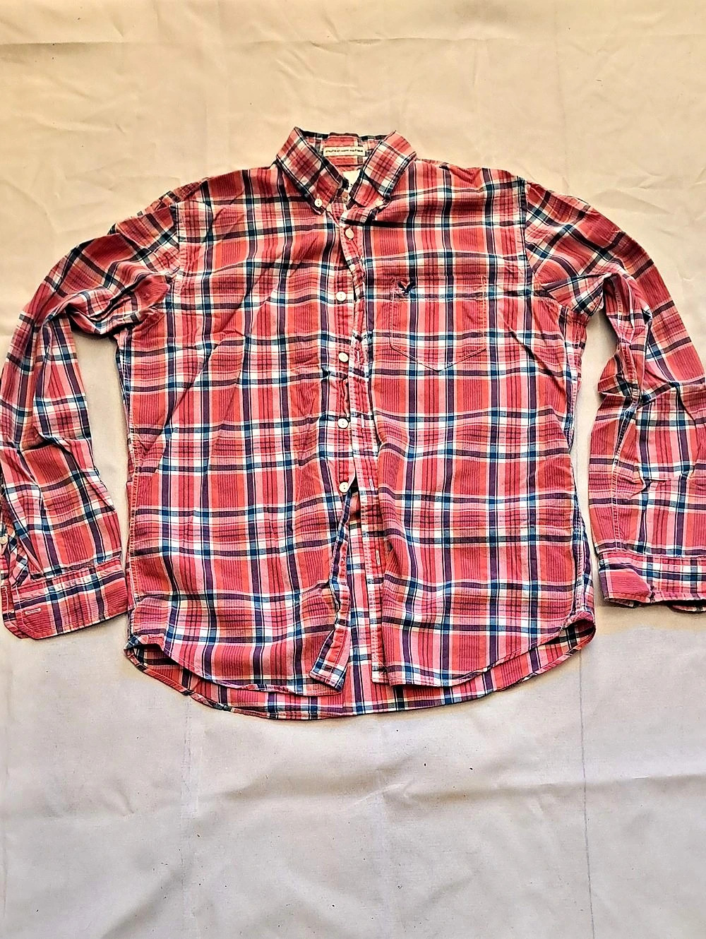American Eagle Outfitters Plaid Button Down in Red & Blue Size Medium